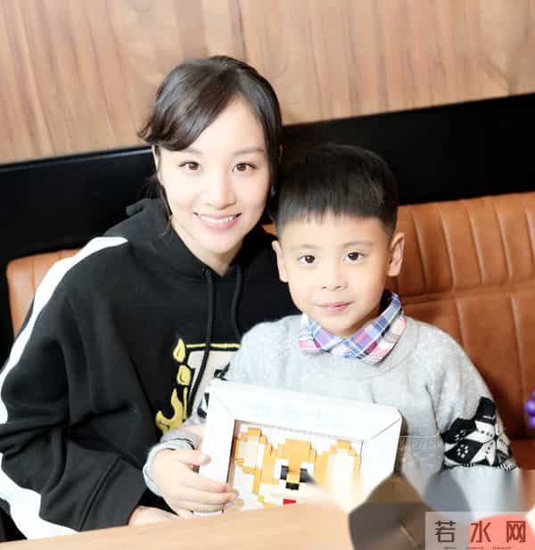 章龄之做梦也没想到，辛苦养大的12岁儿子，如今开始给陈龙长脸了