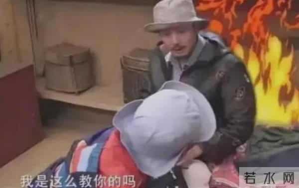 有娴熟的演技 还有俊朗的外表 杨烁有着与其年龄不符的淡然与稳重