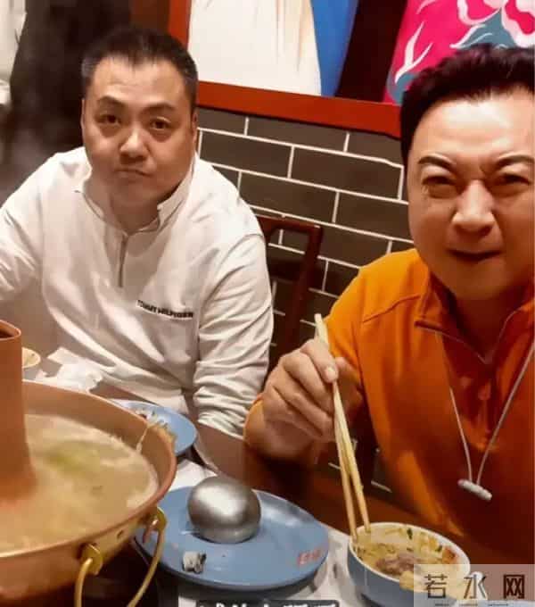 55岁“肖剑”请张晞临吃饭，朱宏嘉头发花白胖到200斤，还不减肥