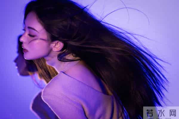 古力娜扎今日份营业写真，别有一番风味