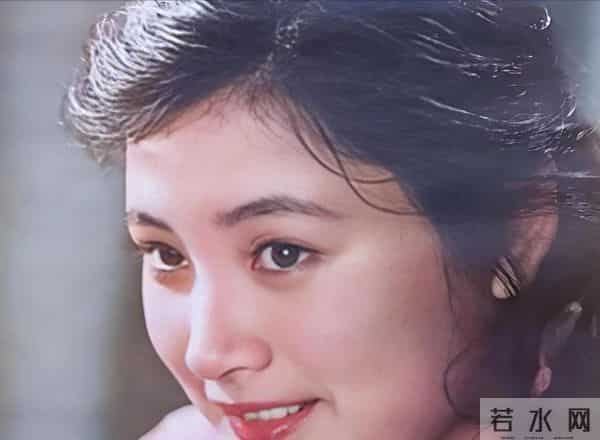 原来早已不是中国籍？事业巅峰远赴美国，被老外抛弃晚年回国