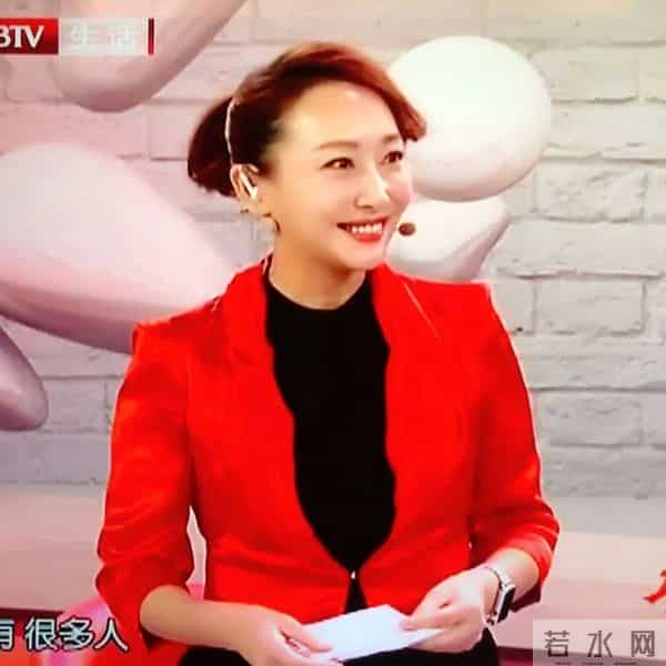 “主持人穷鬼”龙洋：没车没房，择偶标准高到离谱，35岁至今未婚