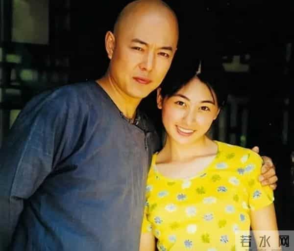 被张铁林伤害后，嫁给了"臭名昭著"的他，如今才懂她有多清醒