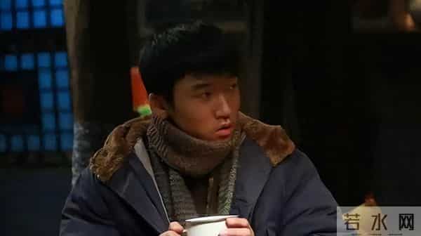 梅婷宠着、闫妮护着,相貌平平却有大咖做配,此人到底是啥来头?