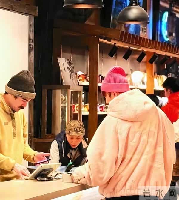 黄一鸣带女儿医院看病,意外暴露女儿名字,王思聪想后悔都晚了