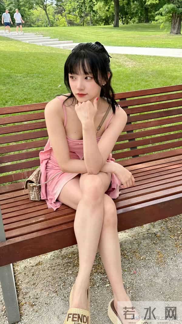 宋雨琦｜吊带超短裙