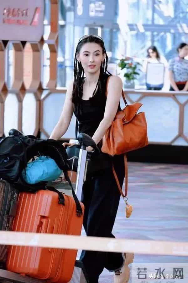 谢霆锋儿子Lucas现身马场，个子不高，肤色偏黑，侧颜像极了爸爸