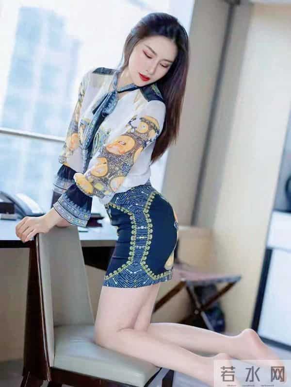 瓦妮莎最新生活照曝光,温柔微笑状态佳