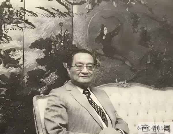 大儿自缢、二儿入狱、大女儿失聪,就小女儿正常,金庸的人生真苦