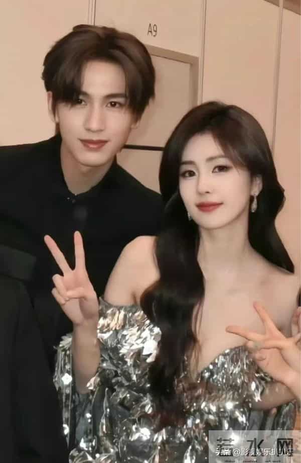 张凌赫偷瞄白鹿,尖叫女神花落杨幂。引起广大网友热议