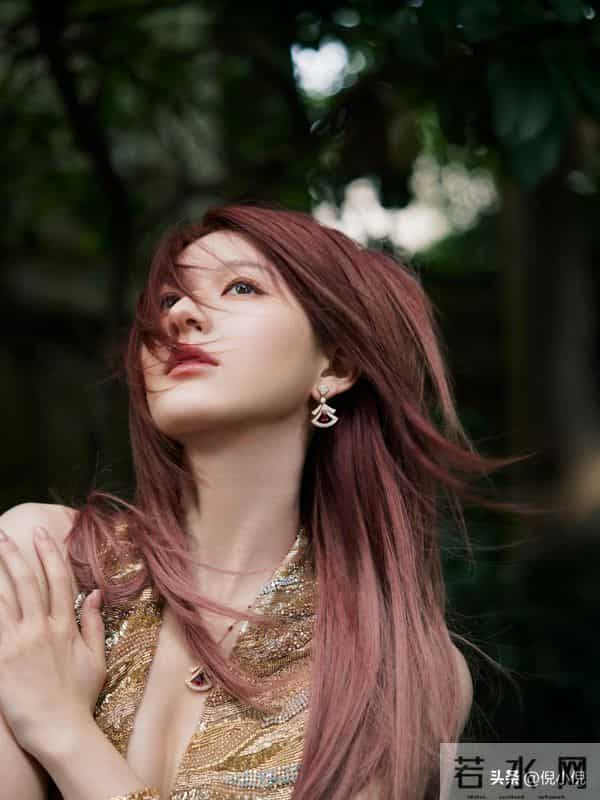 赵露思金色深V短裙 Rahul Mishra 2025春夏