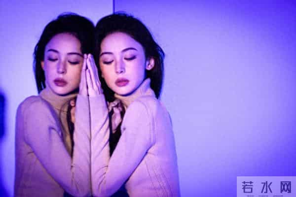 古力娜扎今日份营业写真，别有一番风味