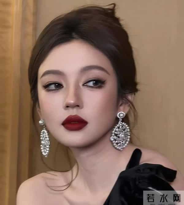 娱乐圈尖叫之夜,白鹿夹在两个女配中间输惨了!被嘲笑像保镖