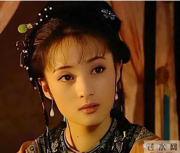 结婚两次未生子，“中国第一美女”的她，如今73岁愈发迷人了！
