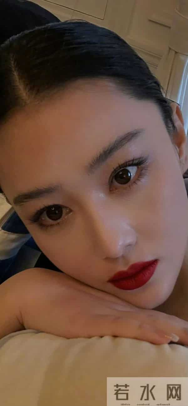 张馨予烈焰红唇酷飒女主