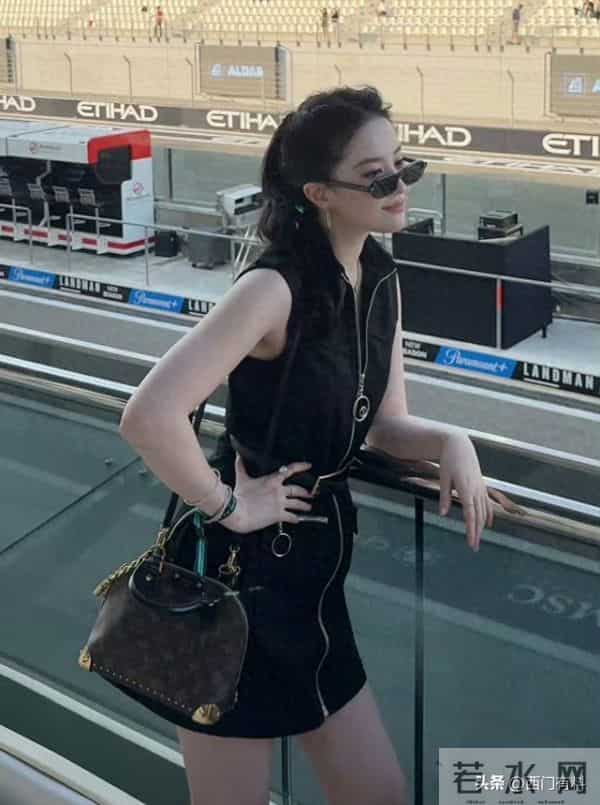 刘亦菲阿布扎比观赛F1,短裙墨镜搭配高马尾,又美又飒好迷人!