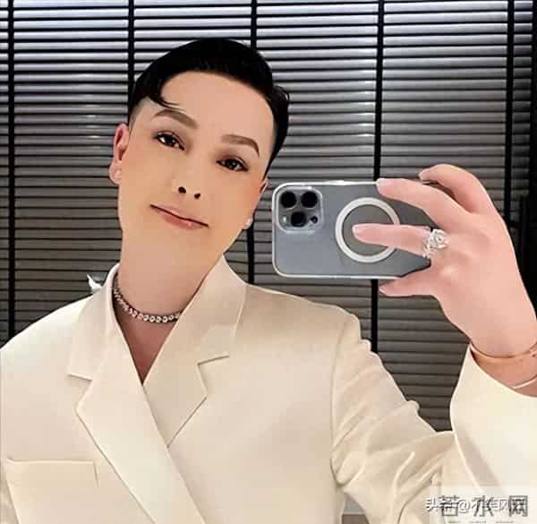 人民日报怒批！炫富、偷税749万、跑国外，现又来“割内地韭菜”