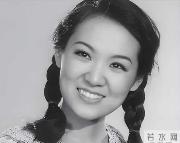 原来早已不是中国籍？事业巅峰远赴美国，被老外抛弃晚年回国