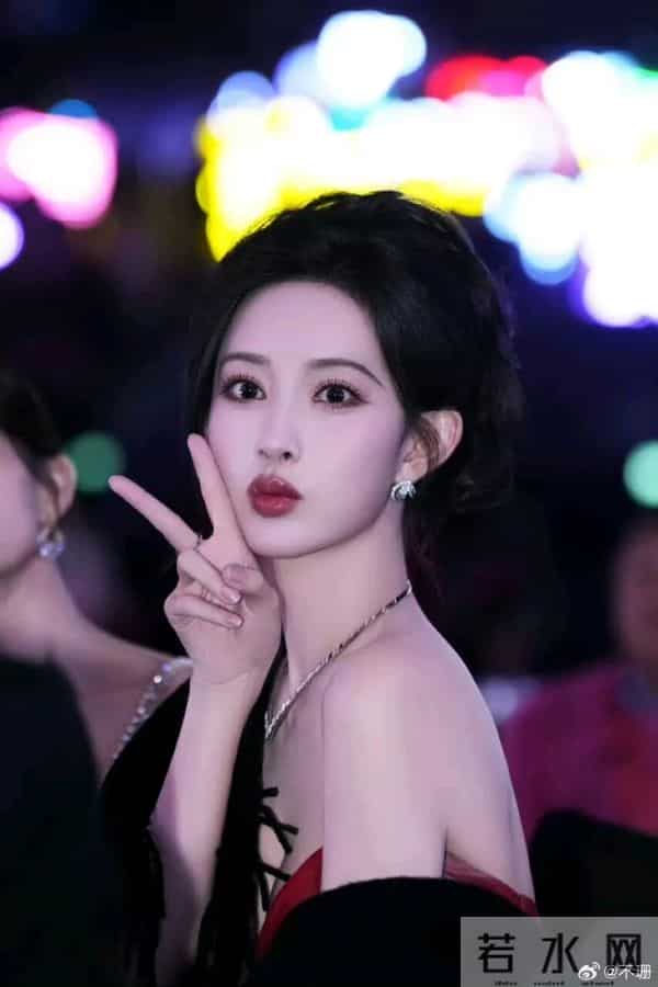 孟子义尖叫之夜内场，这身材也太顶了！嘶哈嘶哈～