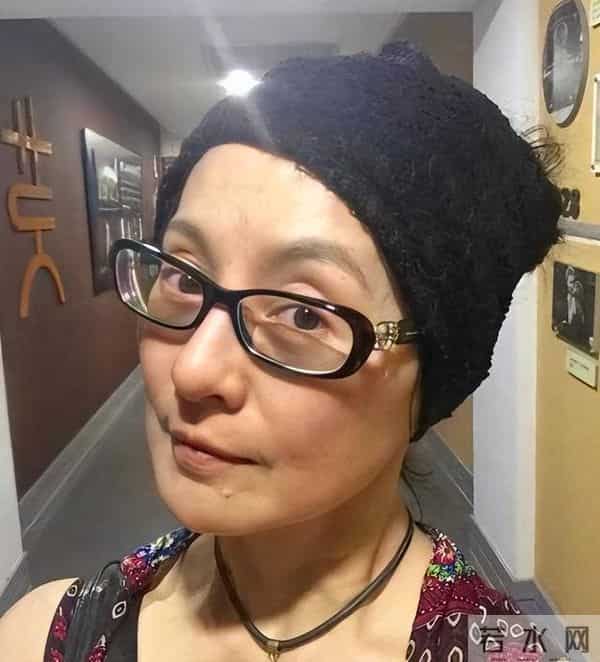 36岁嫁大17岁亿万富豪,入豪门后名声扫地,如今60岁依旧孤身一人