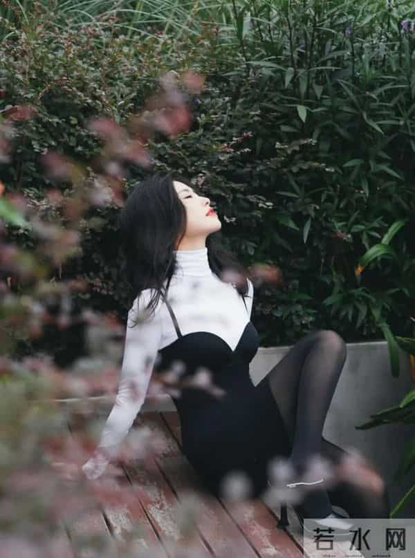 只有朱珠才能穿出这感觉｜黑白反差色系穿搭港风十足～