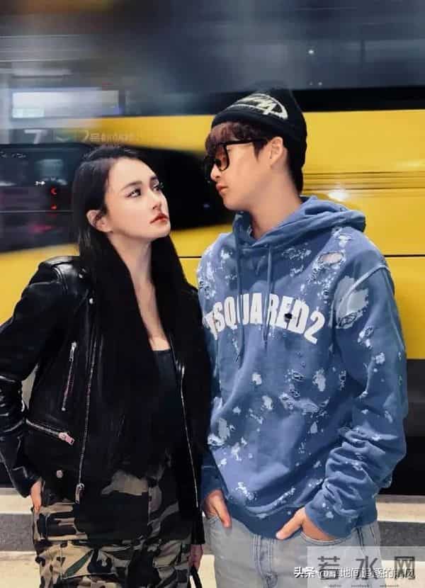 冉莹颖晒出和儿子合影，轩轩都长这么大了，完全就是个帅气的小伙