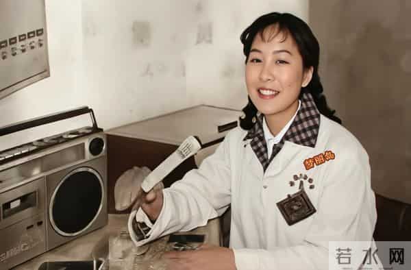 奚美娟主演的《闪光的心灵》那时的她还有着婴儿肥 扎着小马刷 纯朴