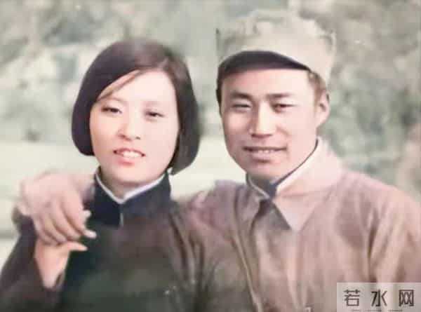 王近山的一张全家福,小二十岁妻子容貌清秀,一家人颜值太高了!