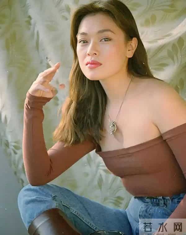 离开黄小茂后，她嫁给老外富豪，如今住瑞士豪宅，尽享天伦之乐