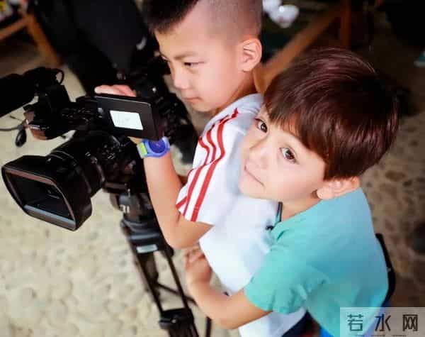 混血基因的弊端出现了,47岁刘烨"老来俏",让儿子诺一的处境尴尬