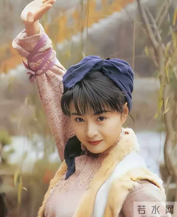 36岁嫁大17岁亿万富豪,入豪门后名声扫地,如今60岁依旧孤身一人