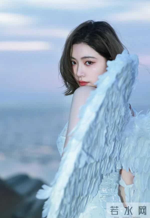 许佳琪天使的翅膀，柔美性感迷人！