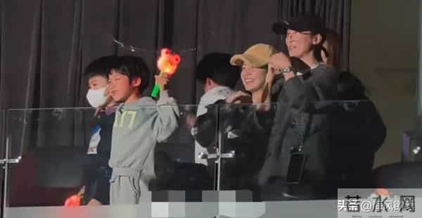 陈妍希儿子8岁1米5长相随爹，高冷范儿遇上谢楠儿子自来熟笑不活