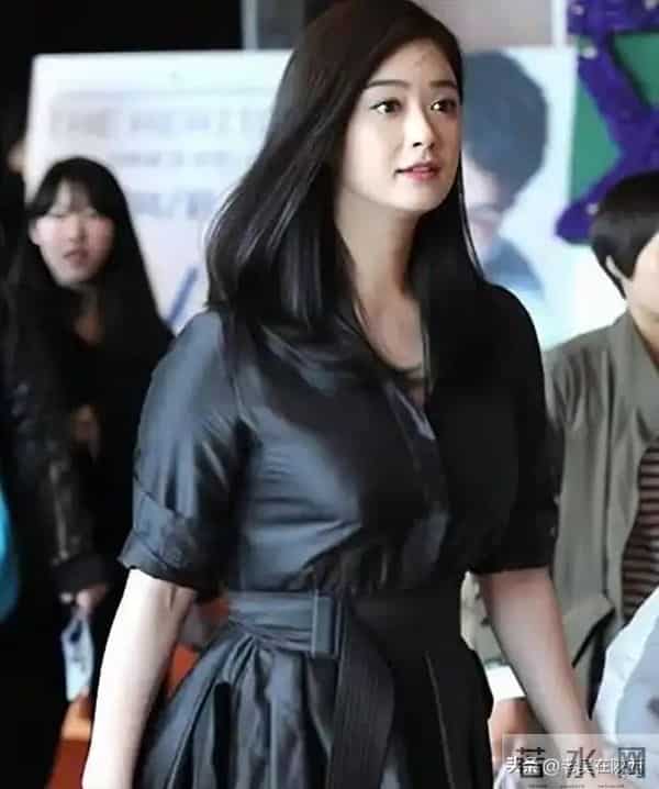 昔日恋情无疾而终，他转身娶小5岁同门师妹，夫妻携手红透荧屏