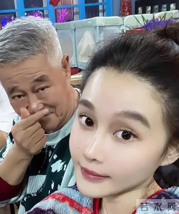 身价上亿有什么用？68岁赵本山仍为女儿操心，给中老年人提了个醒