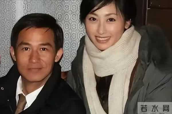 被张铁林伤害后，嫁给了"臭名昭著"的他，如今才懂她有多清醒