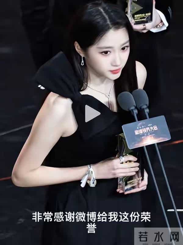 地位变了!官方官宣喜讯刚1个月,关晓彤亮“新身份”,鹿晗赚了