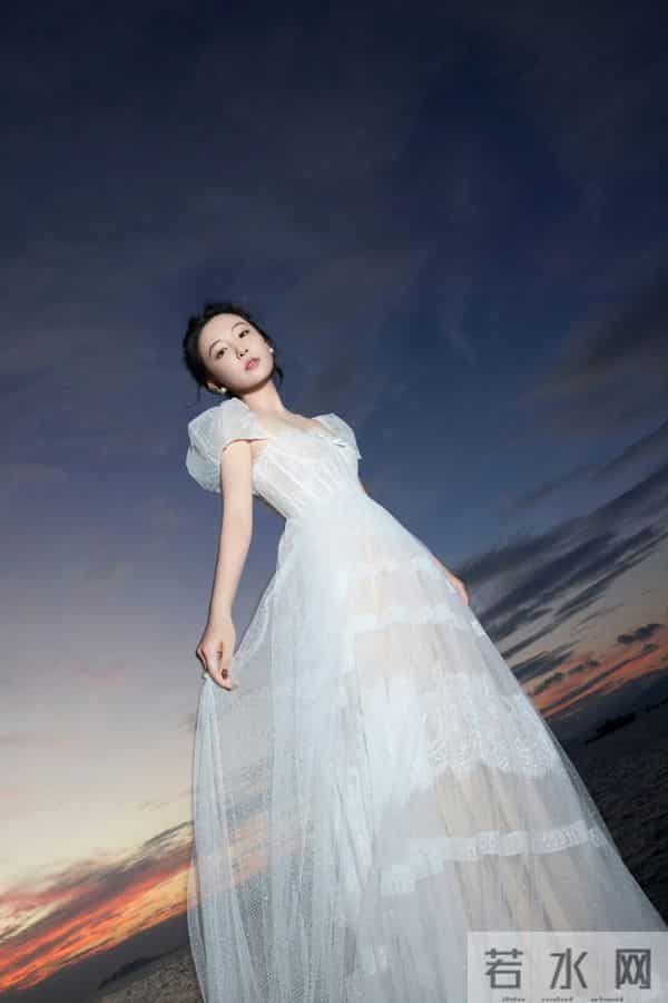 吴倩一组海边写真大片 穿白色蕾丝透视裙好清纯