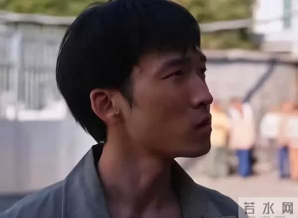 梅婷宠着、闫妮护着,相貌平平却有大咖做配,此人到底是啥来头?