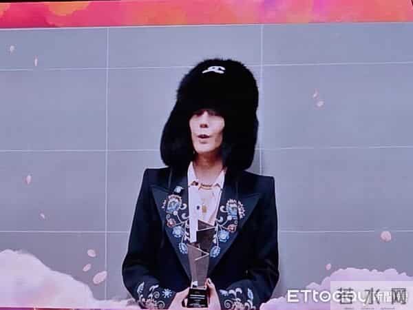 直击/IU夺传奇大奖!「GD拿到同奖项」惊喜现身 5万人吓歪尖叫