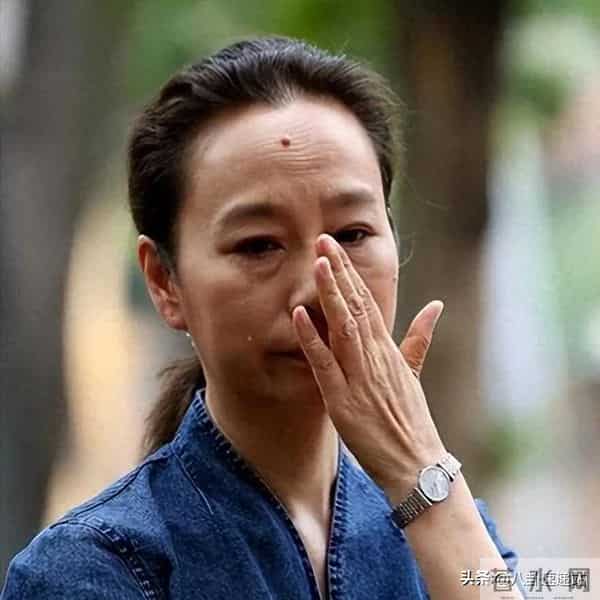 让前夫背上“抛妻弃子”名声,掌掴周迅说好玩 70岁奚美娟晚节不保