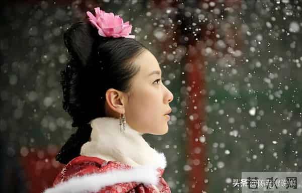 红毯秒变菜市场!穿秋裤摔跤,瘦成竹杆儿,还有人成“背锅侠”