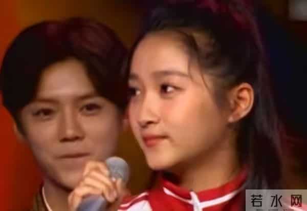 地位变了!官方官宣喜讯刚1个月,关晓彤亮“新身份”,鹿晗赚了