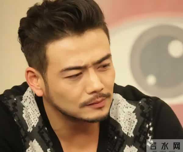 有娴熟的演技 还有俊朗的外表 杨烁有着与其年龄不符的淡然与稳重