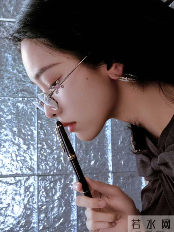 陈都灵小性感小妈级别