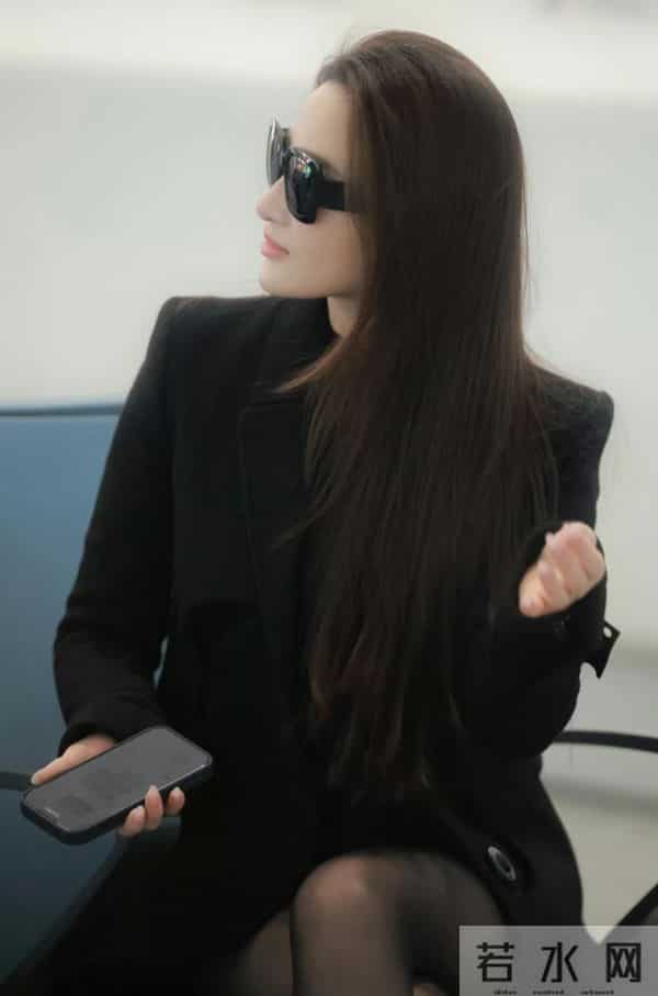 孙嘉璐长腿黑丝，又美又飒！