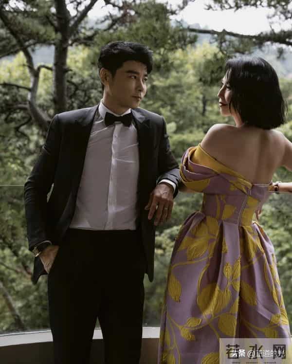 52岁蔡少芬排队买早饭 身高腿长 前凸后翘 难怪张晋对她生理性喜欢