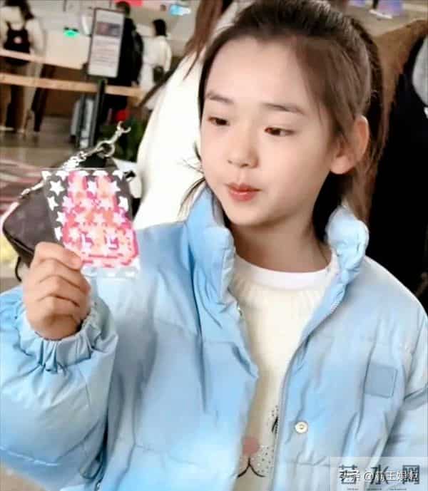 小酒窝晒17张明星合影,尖叫之夜成“团宠”,被赞内娱追星天花板