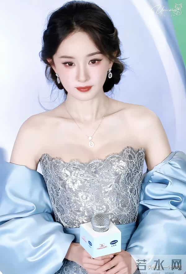 杨幂的横看成岭侧成峰