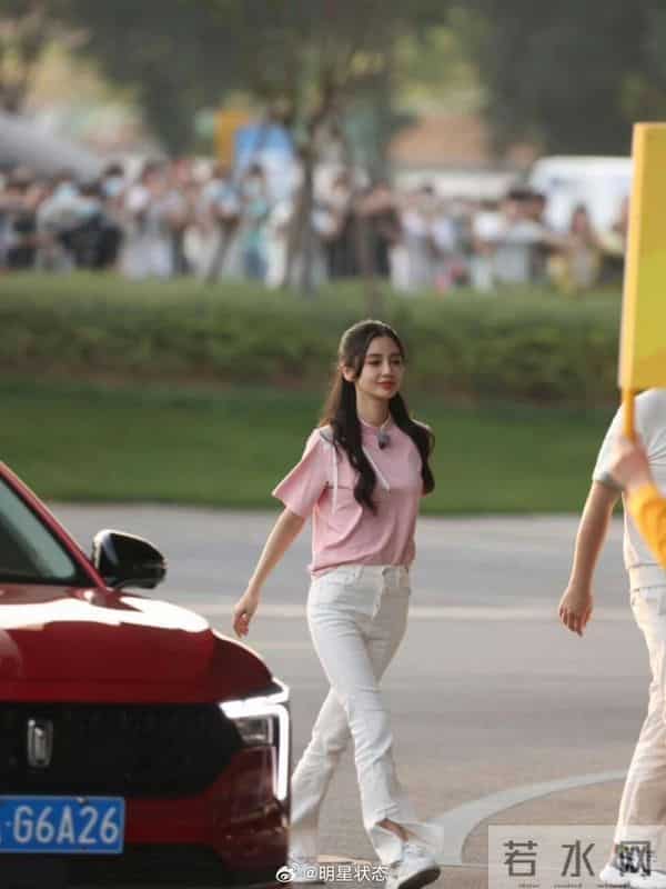 Angelababy生图真的好漂亮，唯独身材比例不太完美